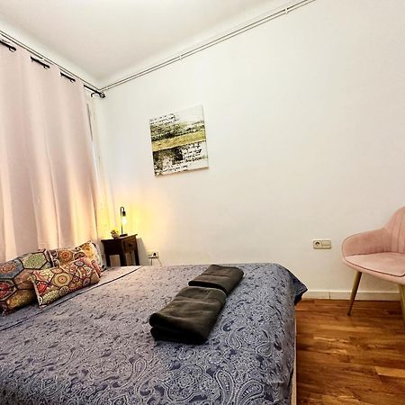 By Urquinaona Private Rooms Barcelona Ngoại thất bức ảnh